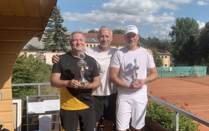 v.l.n.r.: Miroslav Scheffler (1. Platz), Wolfgang Weidmann (Abteilungsleiter), Thorsten Frunzke (2. Platz)